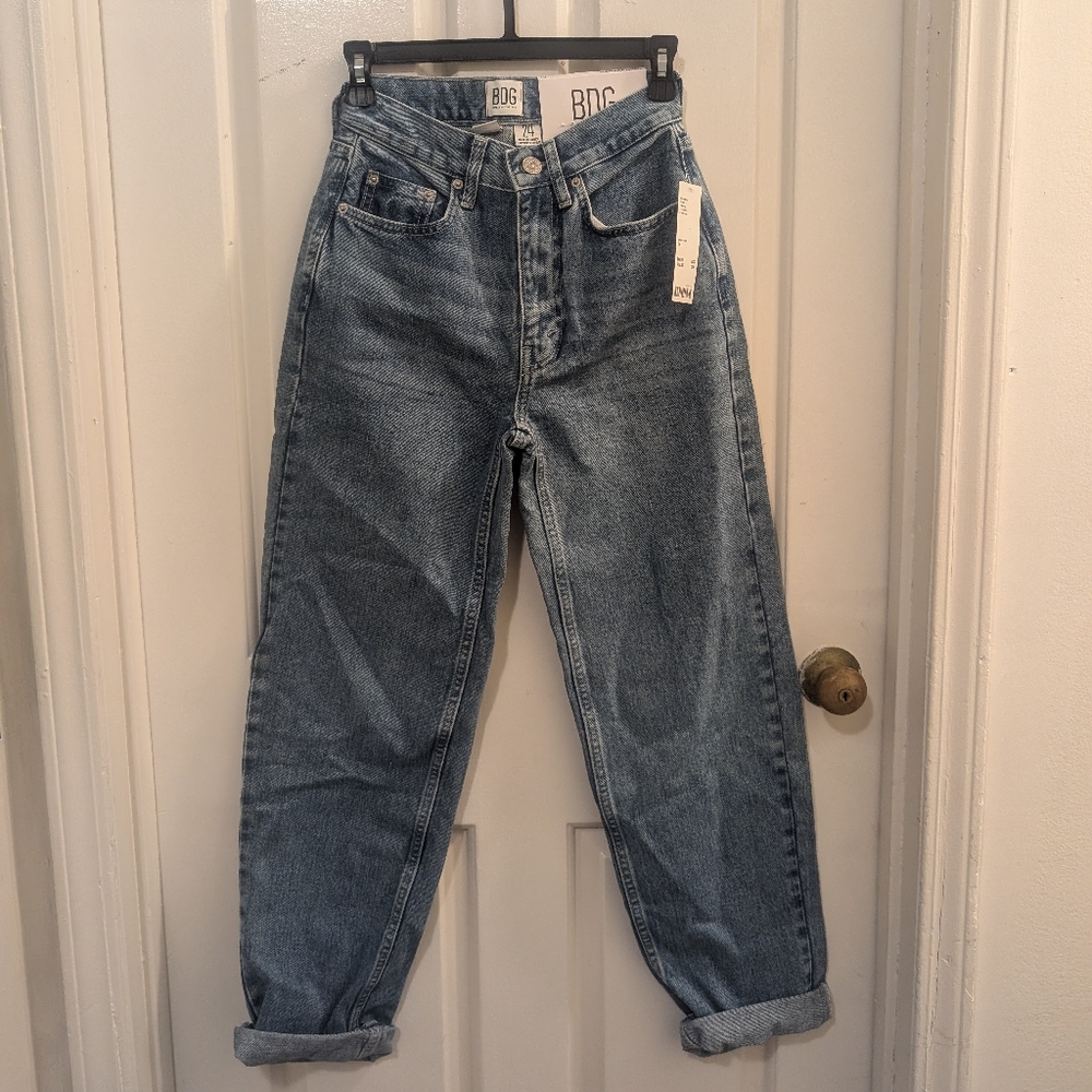 BDG Mom Jeans NWT Size 24